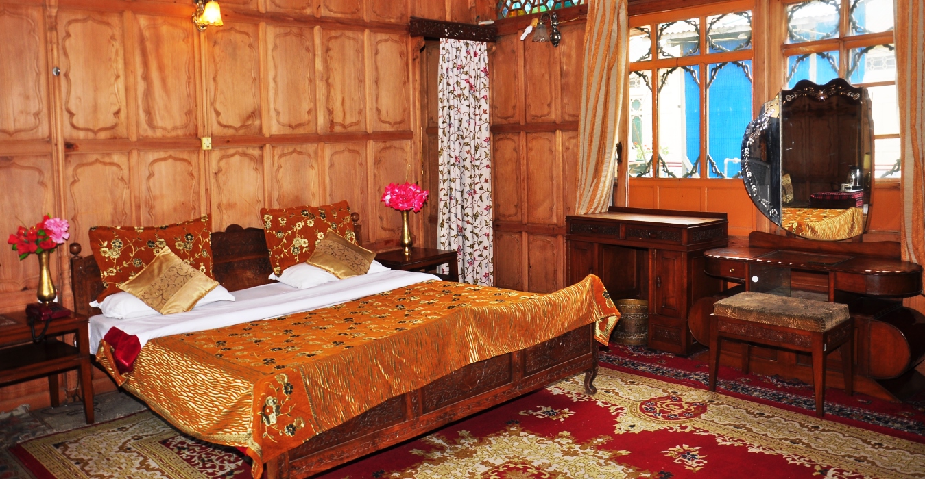 Honeymoon Suite
